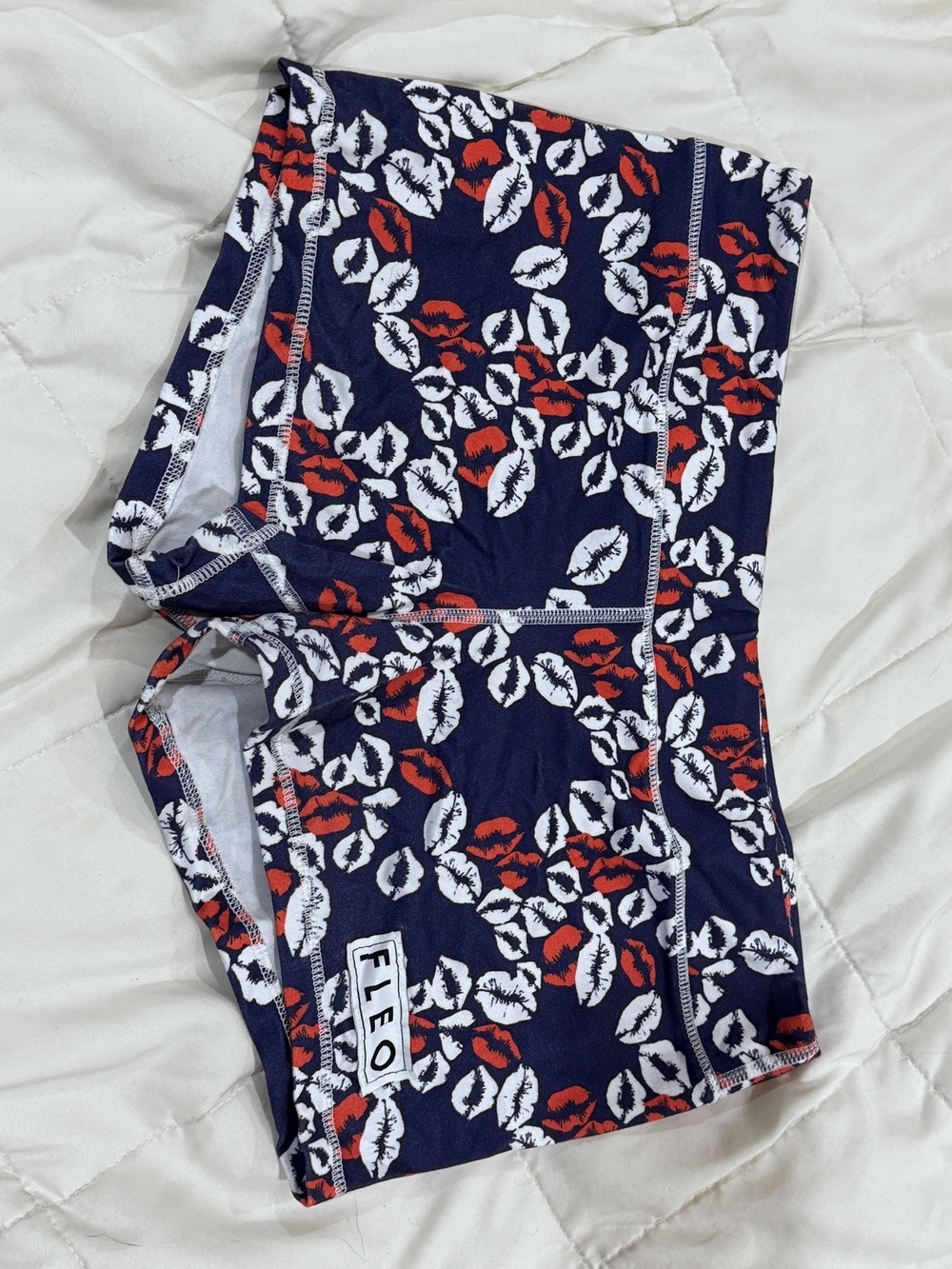 FLEO Navy Red White Kisses Lips Very Rare XL